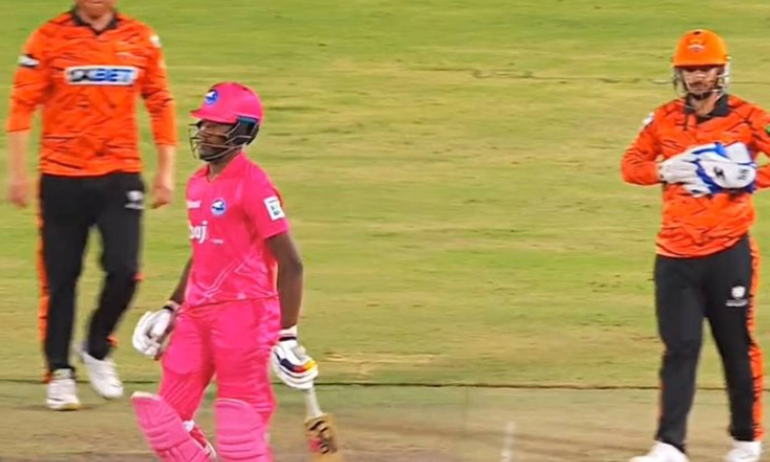 எஸ்.ஏ. லீக் கிரிக்கெட்டில் குறைந்த ஸ்கோர்: மோசமான சாதனை படைத்த பார்ல் ராயல்ஸ் அணி