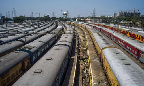 1-ந்தேதி முதல் எக்ஸ்பிரஸ் ரெயில்கள் புறப்படும் நேரம் மாற்றம்