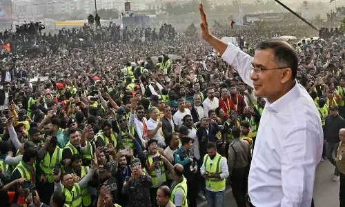 வங்கதேச பொதுத் தேர்தல்: நாடு திரும்பிய தாரிக் ரகுமான் வேட்புமனு தாக்கல் செய்தார்