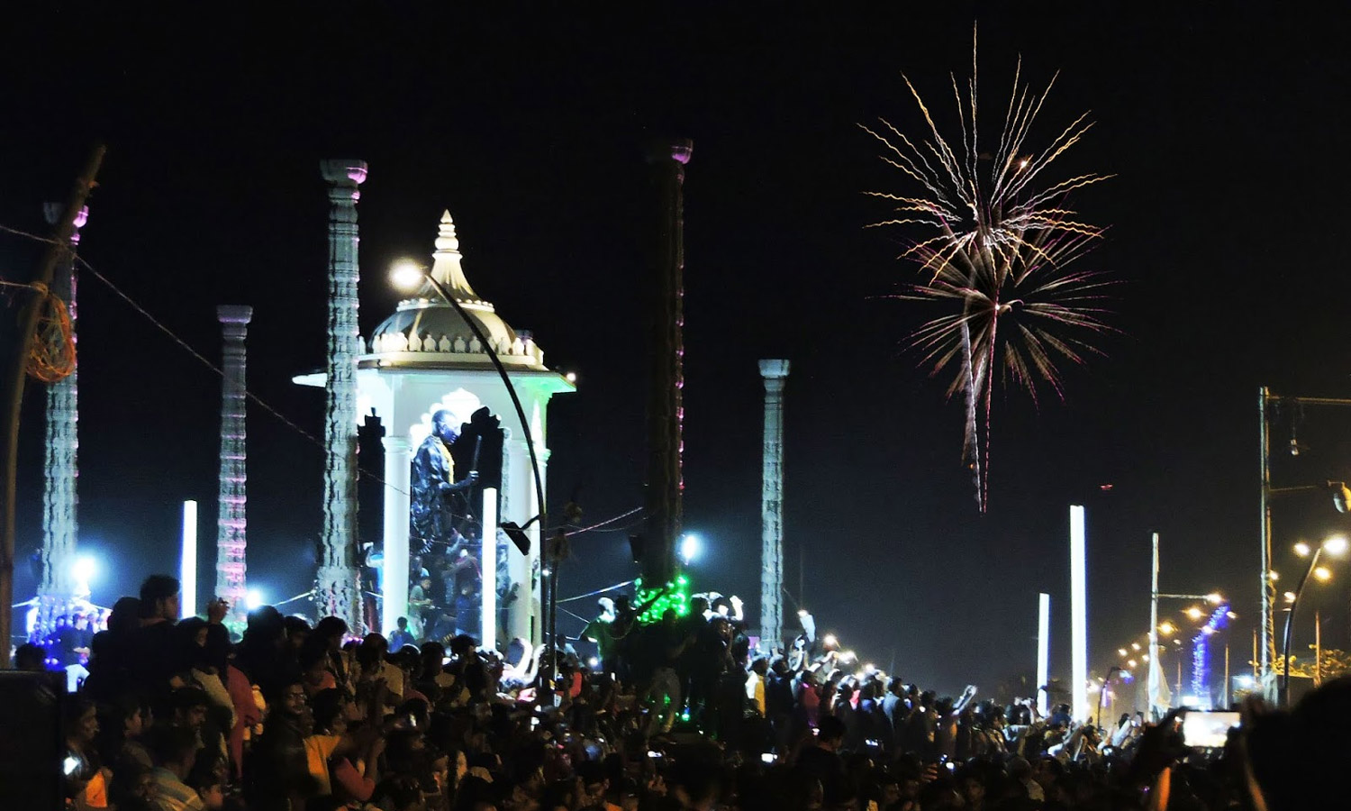 புத்தாண்டு கொண்டாட்டம் - புதுச்சேரியில் பாதுகாப்பு பணியில் 2 ஆயிரம் போலீசார்