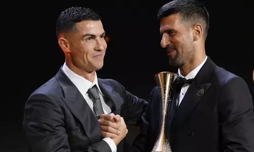 ஜோகோவிச்சுக்கு சிறப்பு விருதை வழங்கினார் ரொனால்டோ