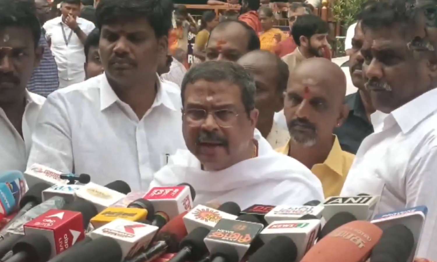 'திருப்பரங்குன்றம் மலை மீது விளக்கேற்றுவதை யாராலும் தடுக்க முடியாது' - தர்மேந்திர பிரதான்