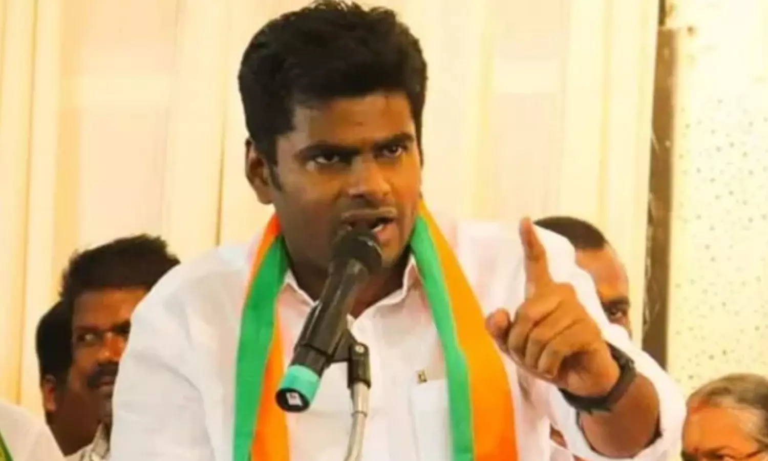 திமுகவின் பிரித்தாளும் அரசியலின் விளைவே வடமாநிலத்தவர் மீதான தொடர் தாக்குதல் - அண்ணாமலை திமுகவின் பிரித்தாளும் அரசியலின் விளைவே வடமாநிலத்தவர் மீதான தொடர் தாக்குதல் - அண்ணாமலை