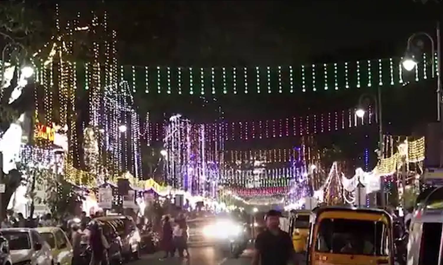 களைகட்டிய புத்தாண்டு கொண்டாட்டம்: 2026-ம் ஆண்டை உற்சாகமாக வரவேற்ற மக்கள்