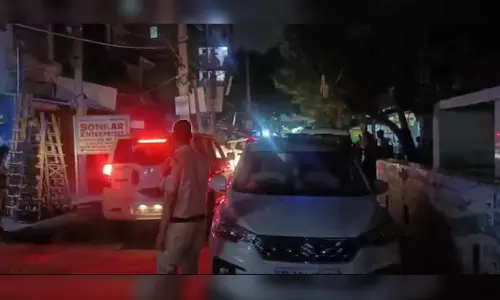 ஓடும் வேனில் இளம்பெண் கூட்டு பாலியல் வன்கொடுமை - சாலையில் வீசிச் சென்ற கொடூரர்கள்!