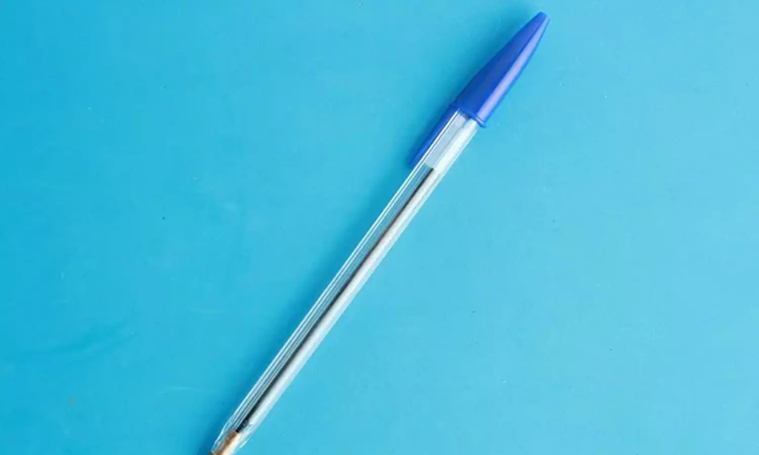 ரூ.50 பந்தயத்திற்காக பேனாவை விழுங்கிய மாணவன் ரூ.50 பந்தயத்திற்காக பேனாவை விழுங்கிய மாணவன்