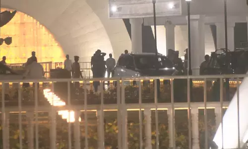 புத்தாண்டை ஒட்டி கலைஞர் கருணாநிதி நினைவிடத்தில் முதலமைச்சர் மு.க.ஸ்டாலின் மரியாதை