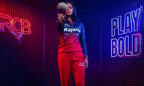 பெண்கள் பிரீமியர் லீக்: ஆர்சிபி அணிக்கான புதிய ஜெர்சி அறிமுகம்