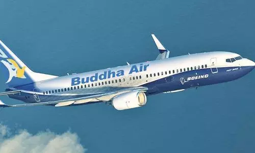 விமான நிலையத்தின் ஓடுபாதையை விட்டு விலகிச் சென்ற புத்தா ஏர் விமானம்