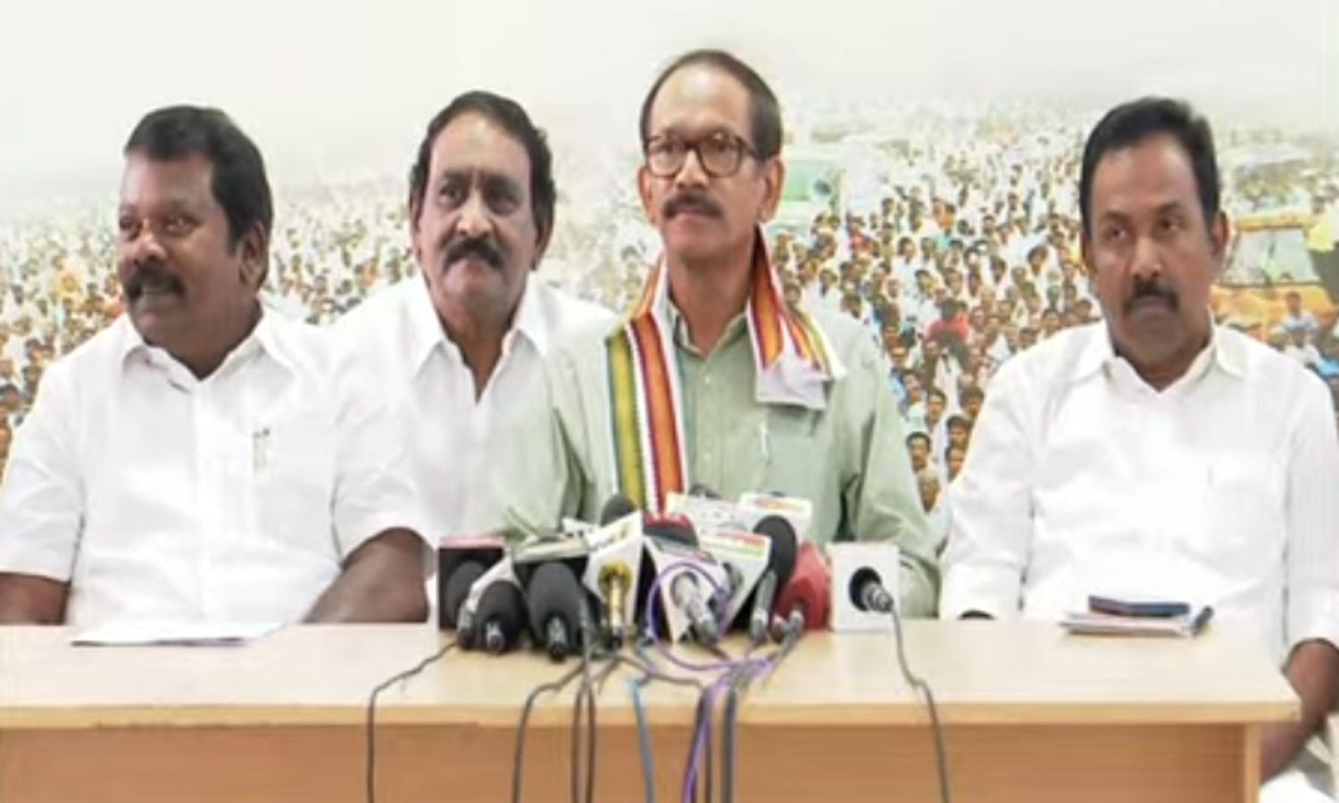 த.வெ.க.வுடன் பேச்சுவார்த்தை என்பது வதந்தி -  தமிழக காங்கிரஸ் மேலிட பொறுப்பாளர் விளக்கம்