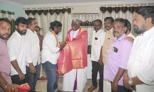 சிஎஸ்ஐ புதிய பேராயர் டாக்டர் கிறிஸ்டோபர் விஜயனை நேரில் சந்தித்து வாழ்த்து தெரிவித்த விஜய்வசந்த் எம்.பி.