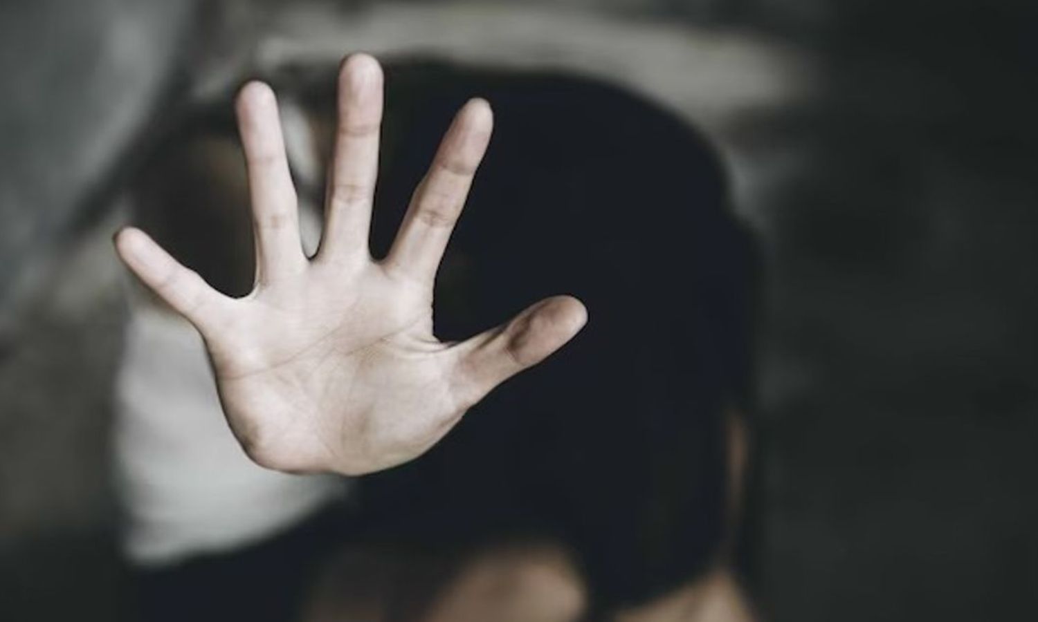 13 வயது சிறுமியை கூட்டுப் பாலியல் வன்கொடுமை செய்து  3 சிறுவர்கள்.. வீடியோ எடுத்து மிரட்டல்