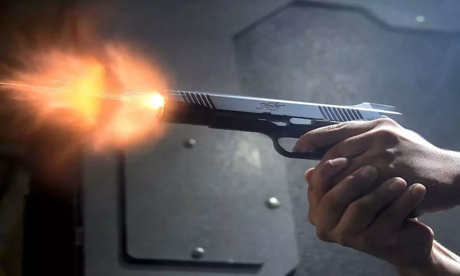 பாகிஸ்தானில் மர்மக் கும்பல் துப்பாக்கிச்சூடு: 4 போலீசார் உயிரிழப்பு பாகிஸ்தானில் மர்மக் கும்பல் துப்பாக்கிச்சூடு: 4 போலீசார் உயிரிழப்பு