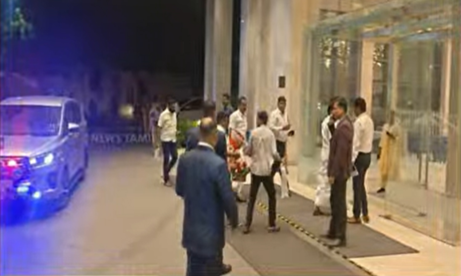 மத்திய அமைச்சர் அமித் ஷாவை சந்தித்த அதிமுக நிர்வாகிகள்- முக்கிய ஆலோசனை