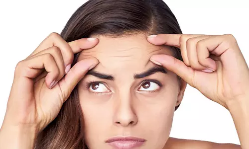 நெற்றி சுருக்கங்களை போக்கும் வீட்டு வைத்தியங்கள்