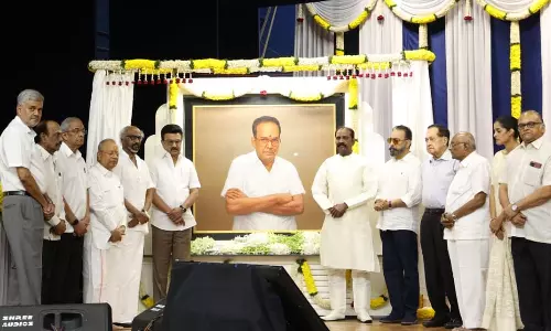 எம்.ஜி.ஆர்., ஜெயலலிதா, கலைஞரின் மரியாதையை பெற்றவர்- ஏ.வி.எம்.சரவணன் படத்திறப்பு விழாவில் ரஜினி பேச்சு