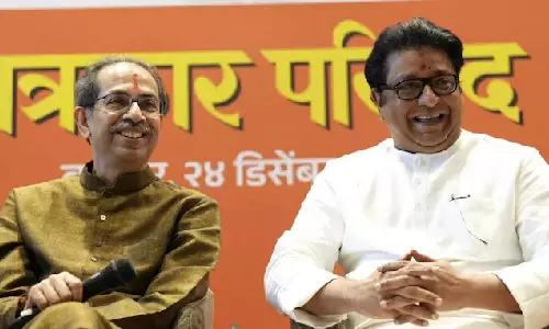 சிறையில் இருந்து வெளியே வந்ததுபோல் உணர்கிறேன் - 20 ஆண்டுகளுக்கு பின் சிவசேனா பவன் சென்ற ராஜ் தாக்கரே!