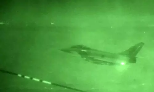 சிரியாவில் ஐ.எஸ். அமைப்பு ஆயுதங்கள் பதுக்கி வைத்திருந்த இடங்கள் மீது விமான தாக்குதல் நடத்திய இங்கிலாந்து, பிரான்ஸ்