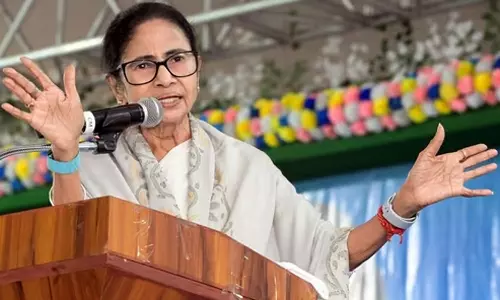 எஸ்.ஐ.ஆர். பணிகளை உடனே நிறுத்தவேண்டும்: தலைமை தேர்தல் ஆணையருக்கு மம்தா பானர்ஜி கடிதம்