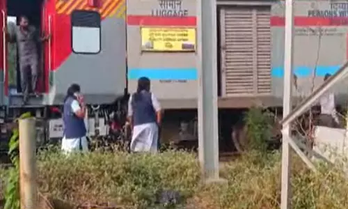 சேத்துப்பட்டில் பயணிகள் விரைவு ரெயில் தடம்புரண்டு விபத்து