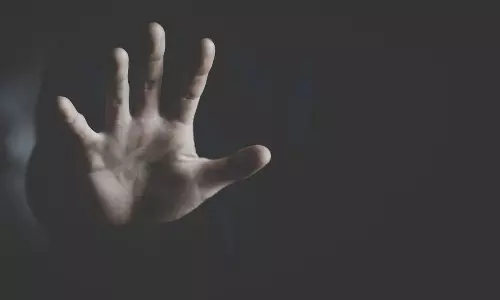 11 வயது சிறுமியை பாலியல் வன்கொடுமை செய்து கோடரியால் வெட்டி வீசிய கொடூரன்