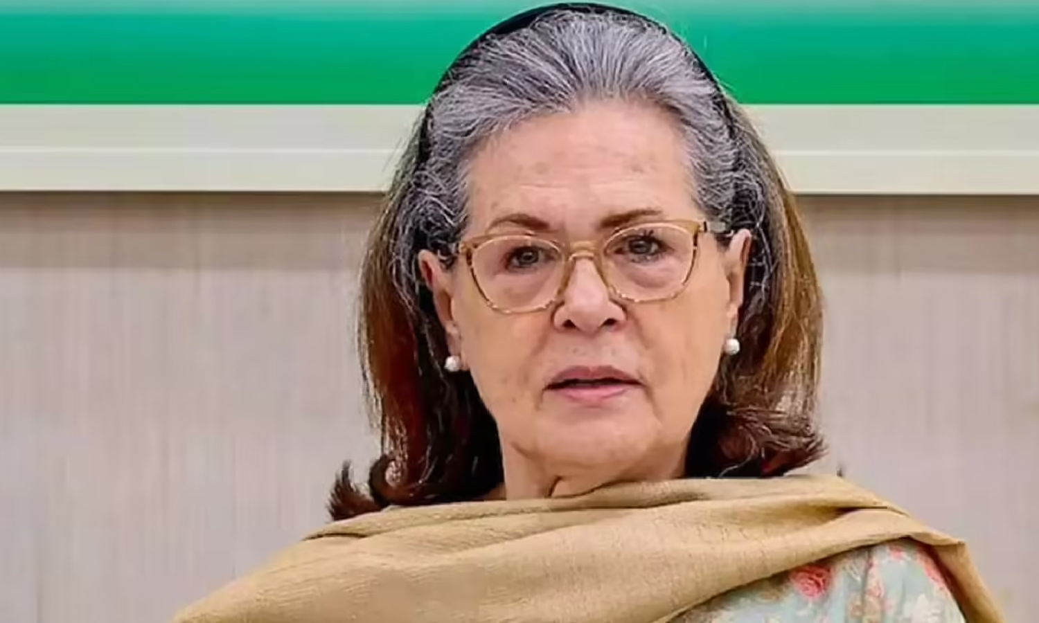 காங்கிரஸ் மூத்த தலைவர் சோனியா காந்தி ஆஸ்பத்திரியில் அனுமதி