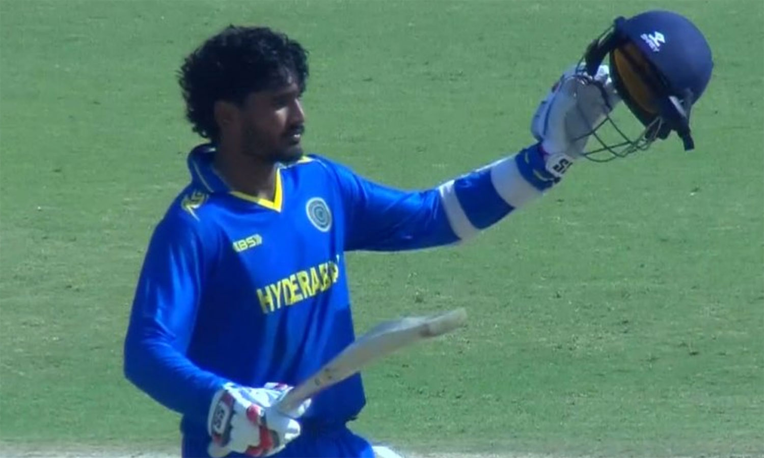 விஜய் ஹசாரே டிராபி: இரட்டை சதம் விளாசிய அமன்ராவ் பெரலா