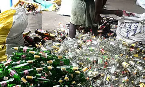 சென்னையில் இன்று முதல் காலி மதுபாட்டில்களை கொடுத்து ரூ.10 திரும்ப பெறும் திட்டம் அறிமுகம்