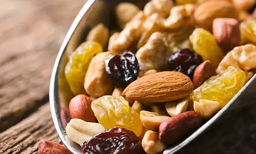 உலர் பழங்கள்-நட்ஸ்களை தண்ணீரில் ஊறவைப்பதால் கிடைக்கும் நன்மைகள்