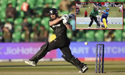 லெஃப் ஆர்ம் ஸ்பின்னரை எதிர்கொள்ள இடது கை பேட்ஸ்மேனாக முயற்சிக்கும் கிளென் பிலிப்ஸ்