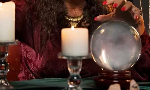 எப்படியெல்லாம் யோசிக்கிறாய்ங்க...துரதிர்ஷ்டம் துரத்தும் எனக்கூறி நிரூபிக்க ஐபோனை அபேஸ் செய்த ஜோதிடர்