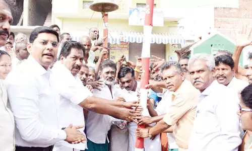 ஜல்லிக்கட்டு போட்டிகளுக்கான அடிக்கல் நாட்டு விழா- அமைச்சர் பி.மூர்த்தி தலைமையில் நடைபெற்றது