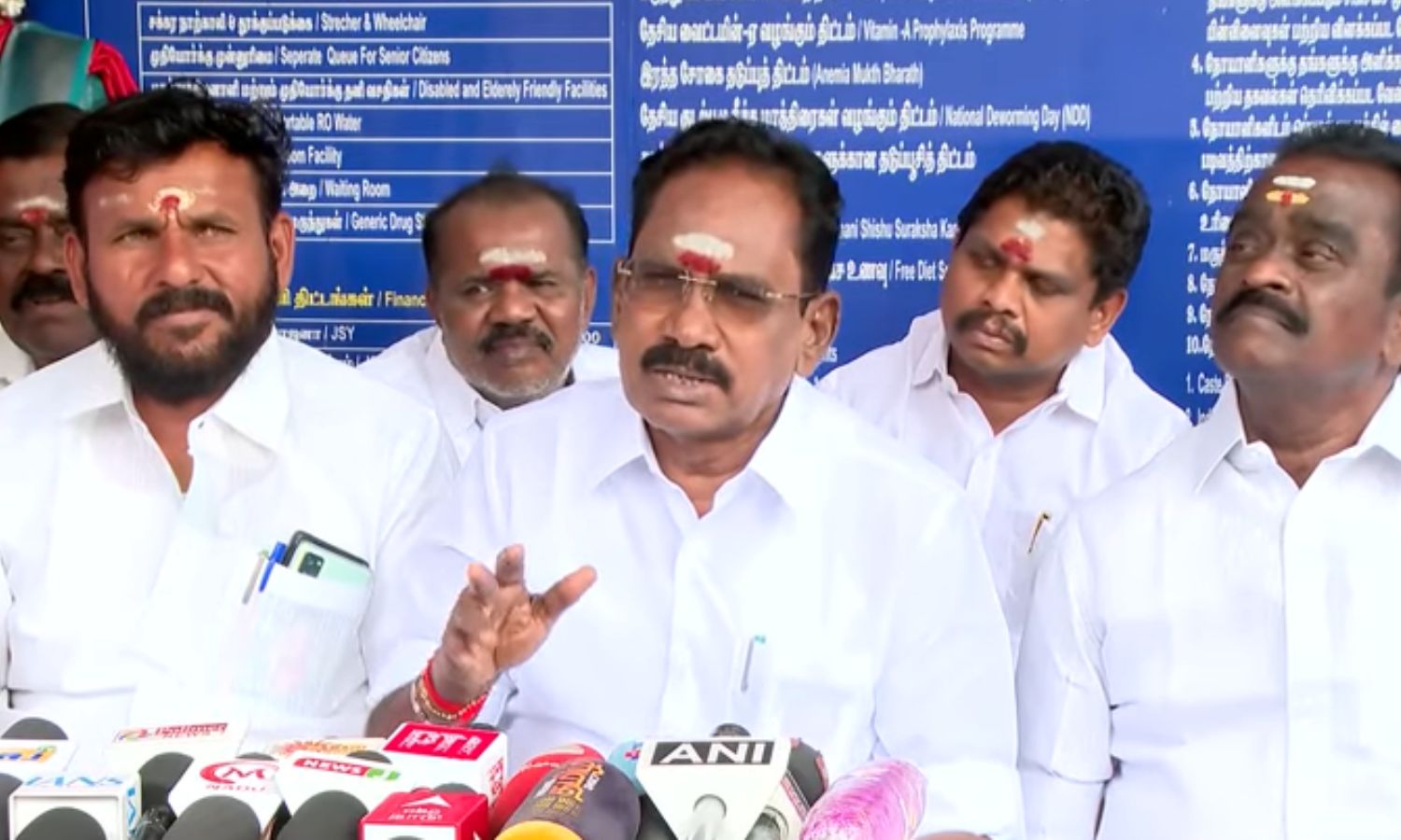 ஒரு படத்தை தடைசெய்வதால் நெருக்கடி கொடுத்துவிட முடியுமா? மோடி அவ்வாறு செய்யமாட்டார் - செல்லூர் ராஜு