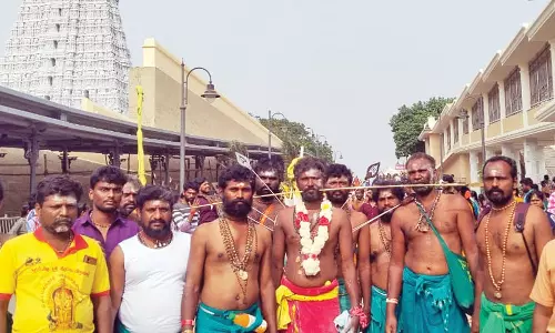 திருச்செந்தூரில் குவியும் பாதயாத்திரை பக்தர்களால் விழாக்கோலம்