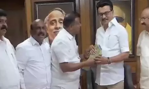 தி.மு.க.-வில் இணைந்த ஓ.பன்னீர்செல்வம் ஆதரவாளர்கள்