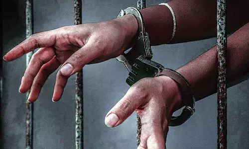 ஜனநாயகன் பட பேனர் விழுந்து முதியவர் படுகாயம்.. விஜய் ரசிகர் மன்ற தலைவர் உள்பட 3 பேர் கைது