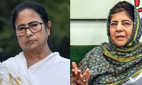 மம்தா பானர்ஜி பெண் புலி: அவர் சரணடையமாட்டார்- மெகபூபா முஃப்தி