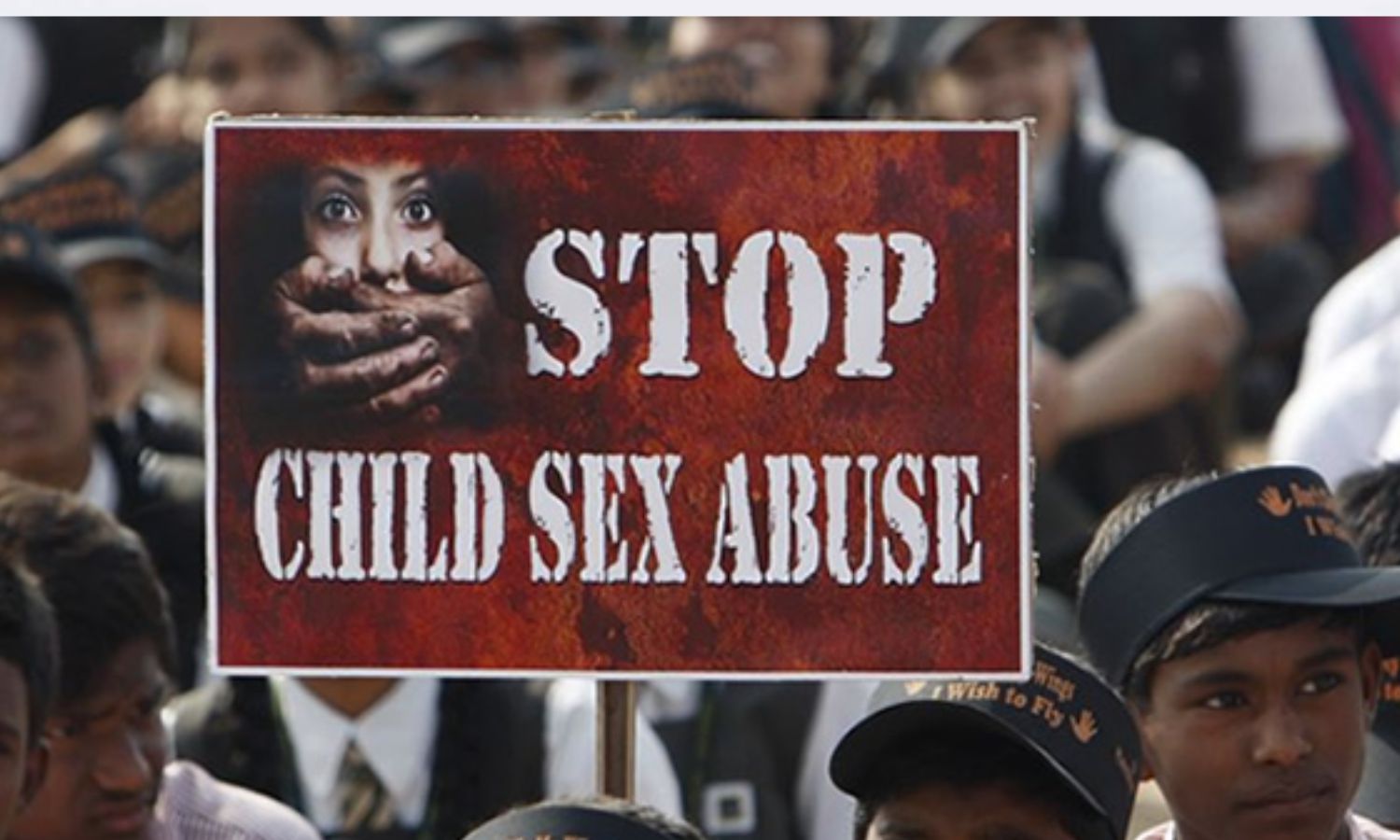 மும்பையில் 7 பள்ளிச் சிறுமிகளுக்கு தொடர் பாலியல் தொல்லை தந்த ஆசாமி கைது - அதிர்ச்சி சம்பவம்