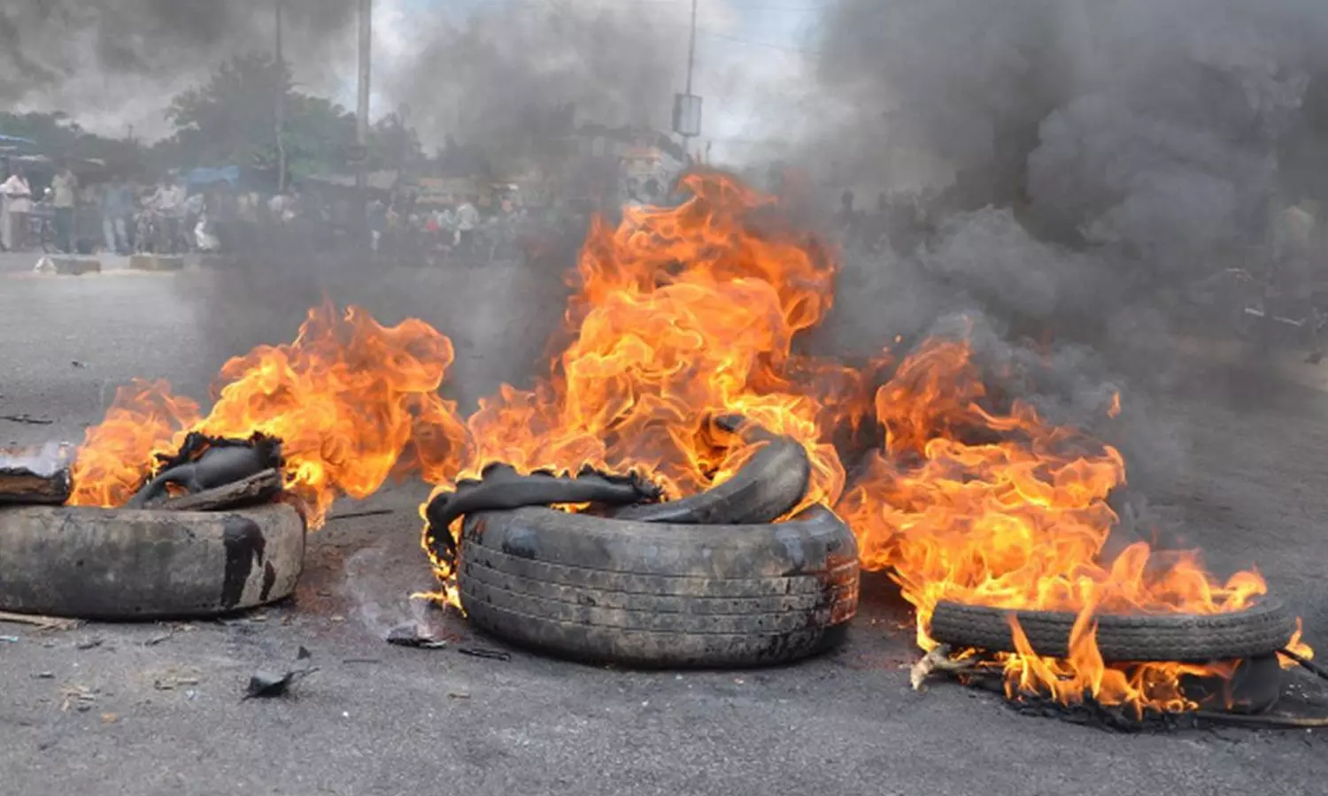 போகி பண்டிகை: பிளாஸ்டிக், டயர்களை எரிக்க வேண்டாம்- விமான நிலைய ஆணையம் வேண்டுகோள் போகி பண்டிகை: பிளாஸ்டிக், டயர்களை எரிக்க வேண்டாம்- விமான நிலைய ஆணையம் வேண்டுகோள்