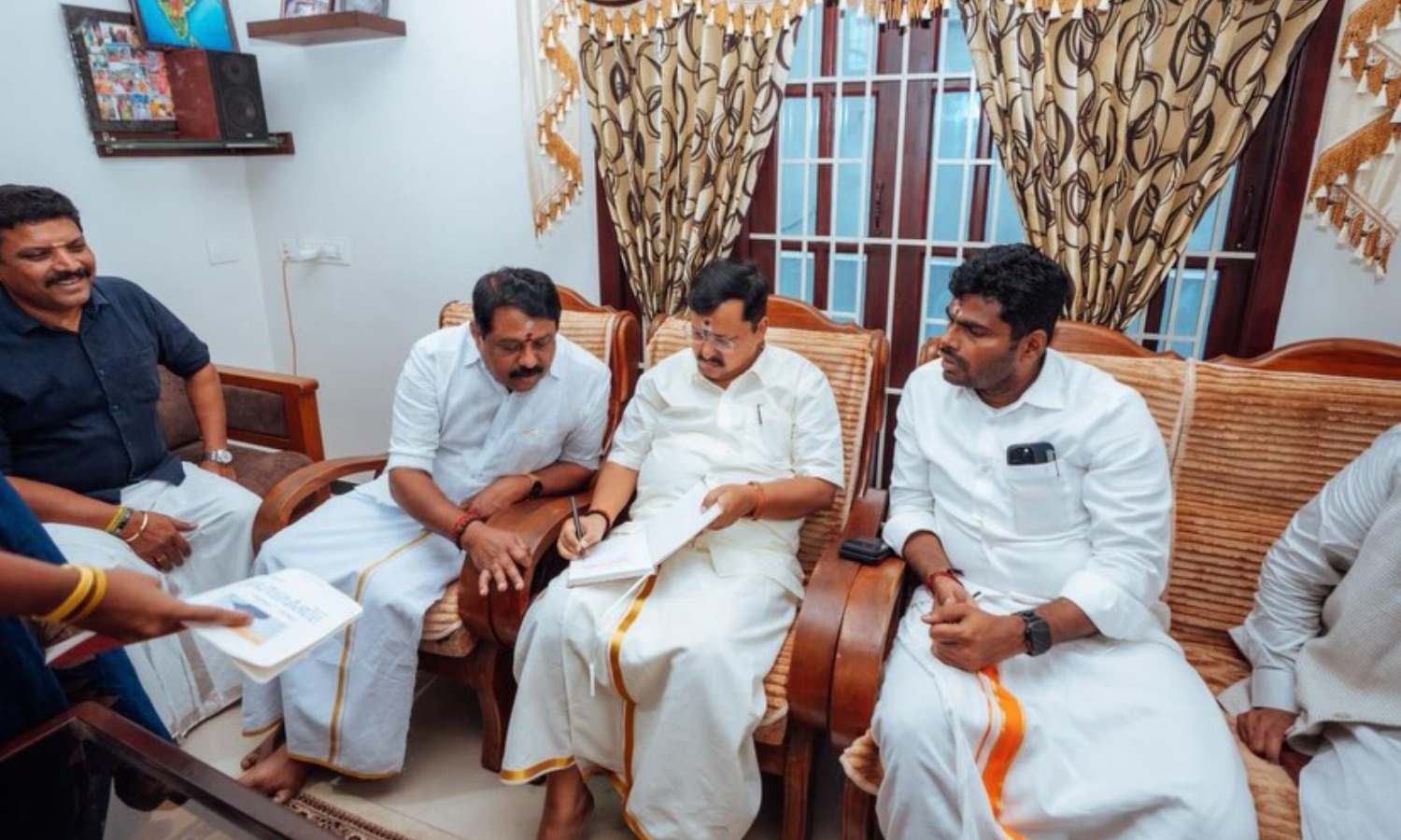 'தி.மு.க. எம்.எல்.ஏக்களுக்கு எதிரான கருத்துகளை மக்களிடம் ஏற்படுத்த வேண்டும்' - நிதின் நபின்!