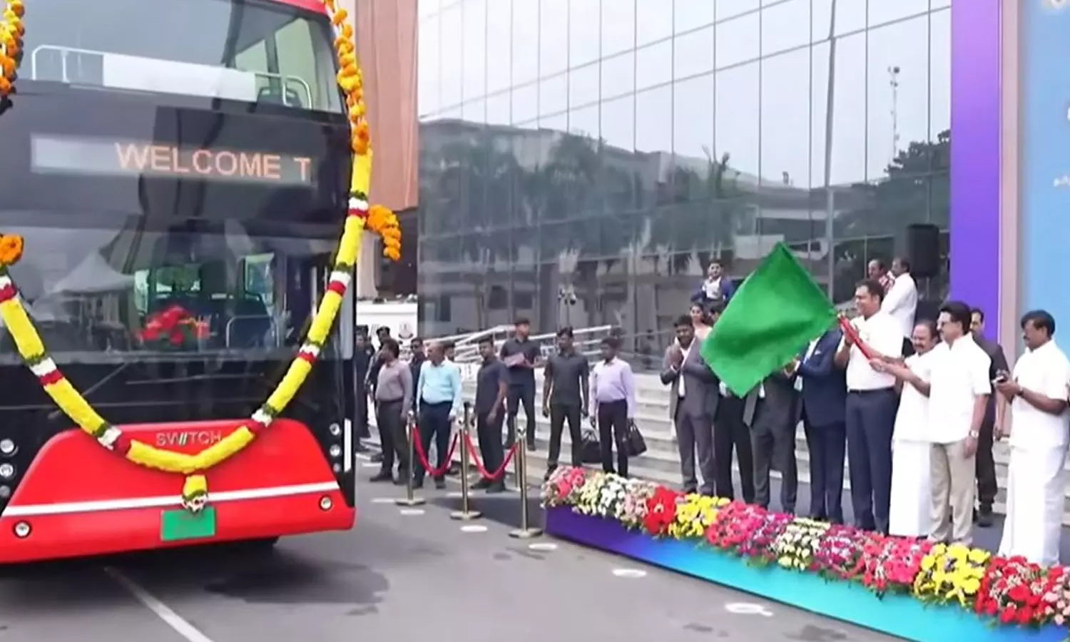 சென்னையில் டபுள் டக்கர் பேருந்துகள் சேவைகளை தொடங்கி வைத்தார் முதலமைச்சர் சென்னையில் டபுள் டக்கர் பேருந்துகள் சேவைகளை தொடங்கி வைத்தார் முதலமைச்சர்