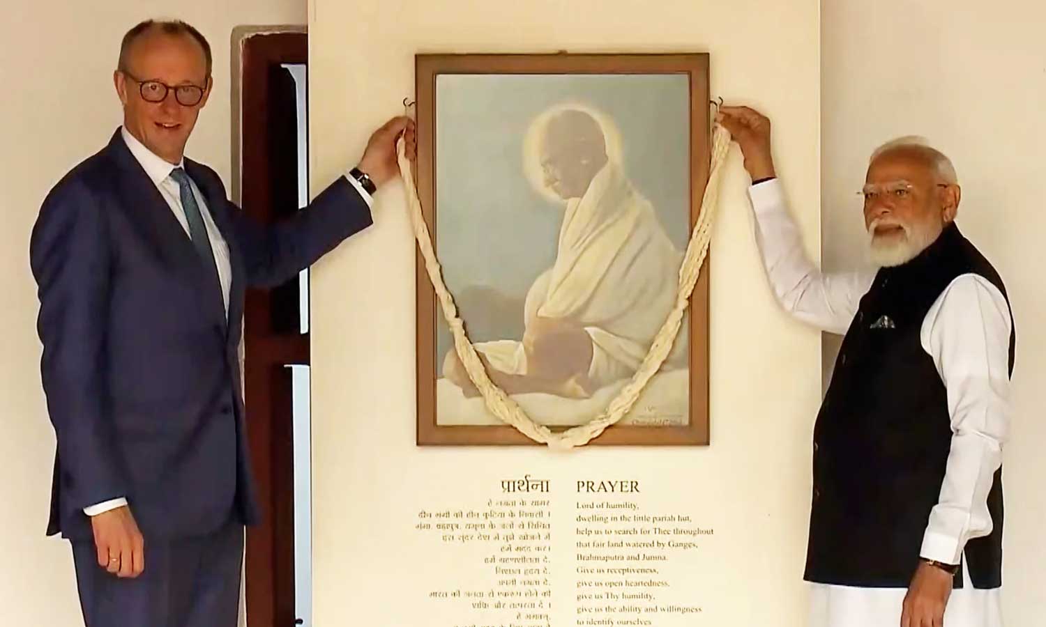 சபர்மதி ஆசிரமத்தில் பிரதமர் மோடி மற்றும் ஜெர்மனி வேந்தர் ஃபிரெட்ரிக் மெர்ஸ்