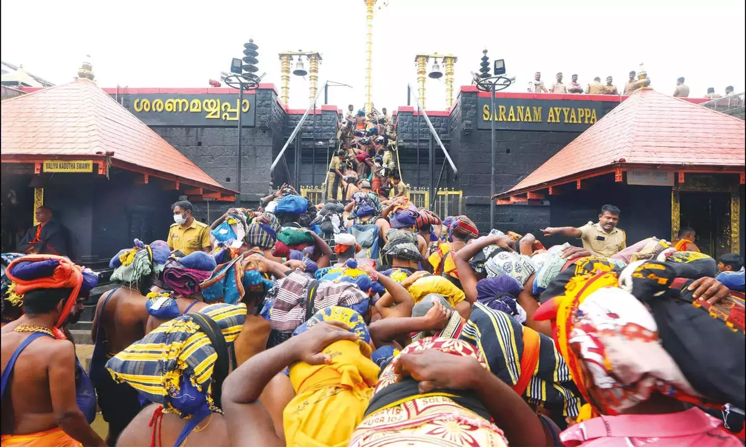 மகரவிளக்கு பூஜை - சபரிமலையில் குவியும் ஐயப்ப பக்தர்கள்