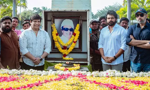 நாளை ரிலீசாகும் வா வாத்தியார்... MGR நினைவிடத்தில் நடிகர்கள் கார்த்தி, சத்யராஜ் மரியாதை
