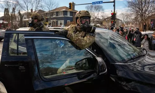 பாகிஸ்தான்: வெடிகுண்டு தாக்குதலில் போலீஸ் உள்பட 6 பேர் பலி