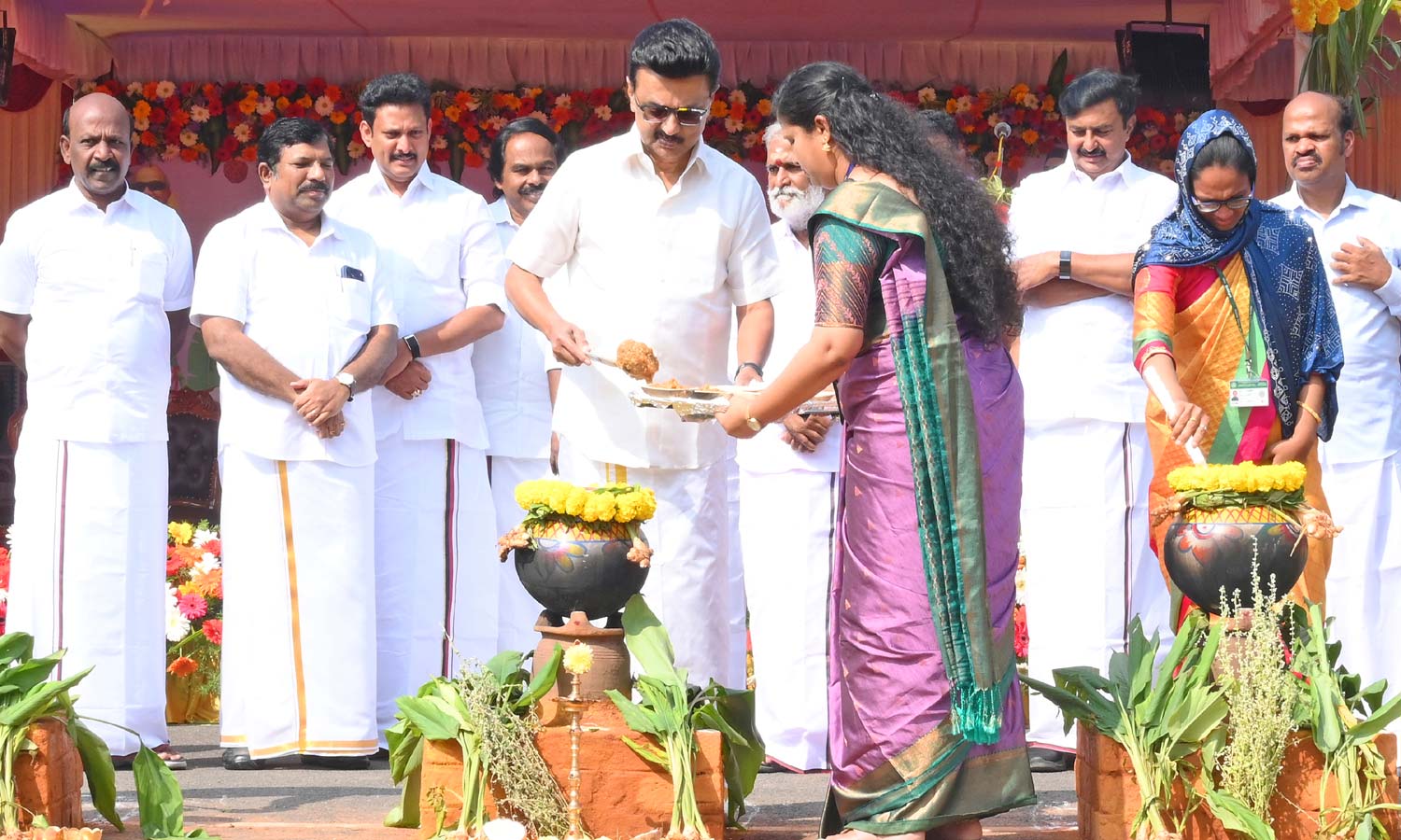 தலைமைச் செயலக ஊழியர்களுடன் சமத்துவப் பொங்கலை கொண்டாடிய முதலமைச்சர்