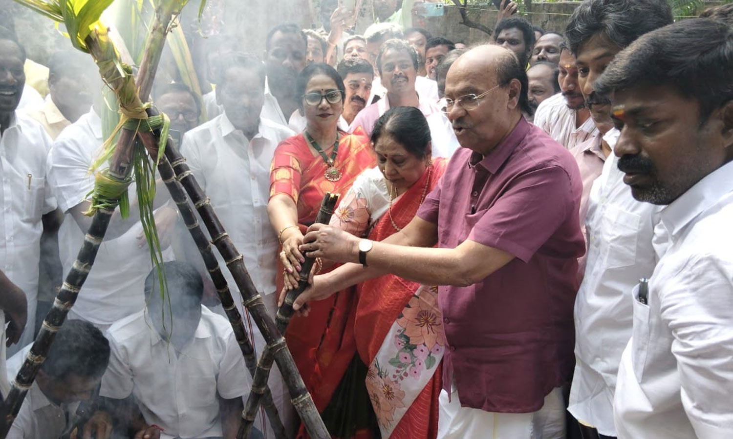 தைலாபுரம் தோட்டத்தில் சமத்துவ பொங்கல் விழா கொண்டாட்டம்- ராமதாஸ் பங்கேற்பு