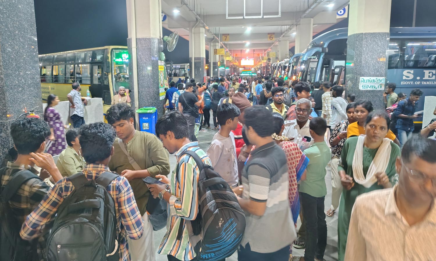 பொங்கல் பண்டிகை - அரசு விரைவு பஸ்கள் மூலம் சொந்த ஊர்களுக்கு 6 லட்சத்து 90 ஆயிரம் பேர் பயணம்