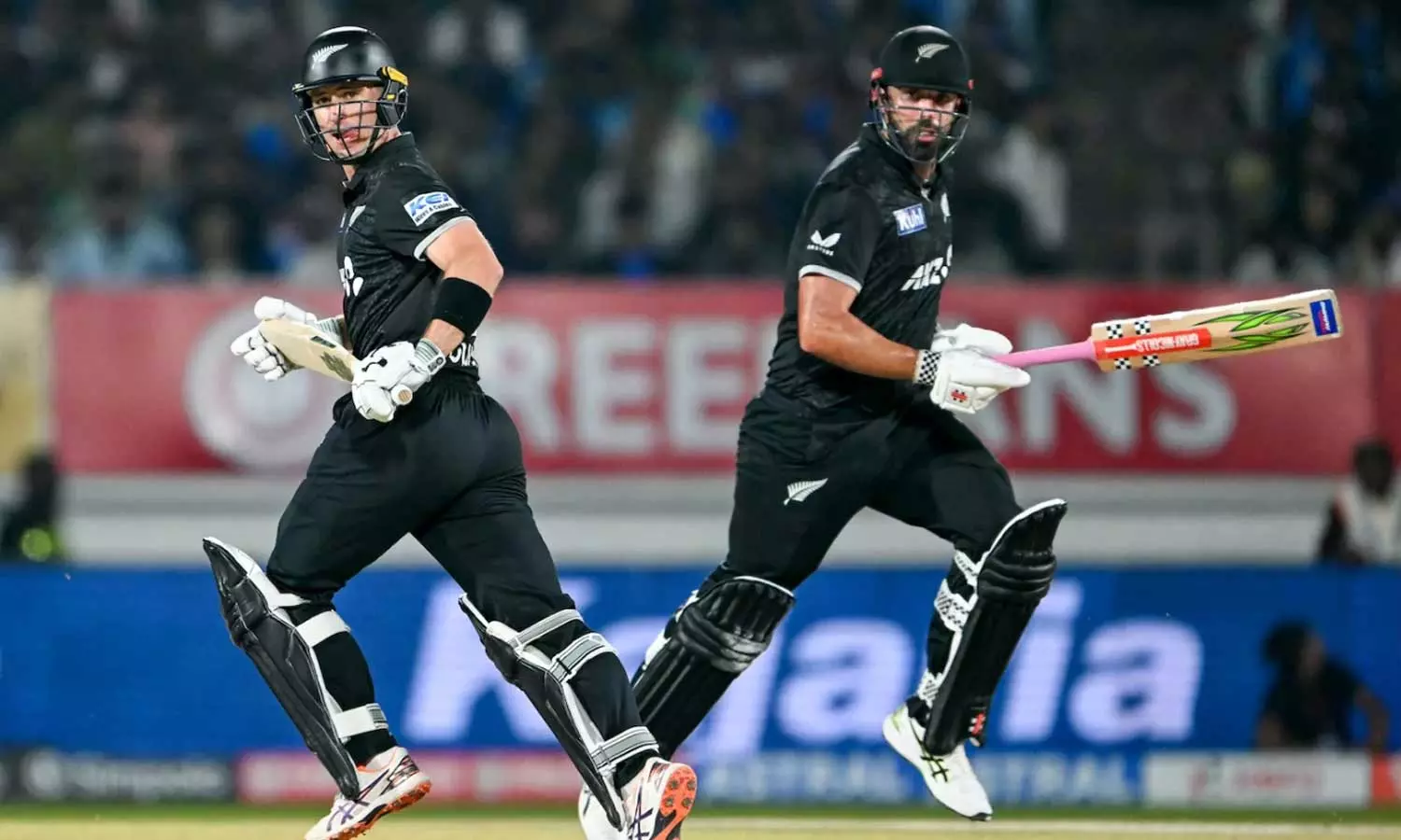 2-வது-ஒருநாள்-போட்டி:-அரைசதம்-அடித்து-இந்தியாவை-மிரட்டும்-யங்--மிட்செல்-ஜோடி