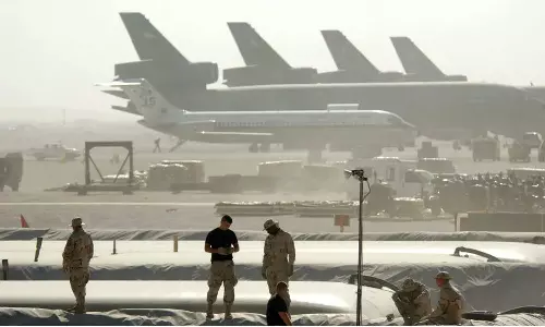 கத்தாரில் உள்ள ராணுவ தளத்தில் இருந்து சில பணியாளர்களை வெளியேறுமாறு அமெரிக்கா வலியுறுத்தல்